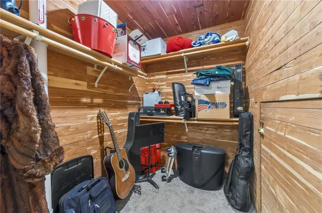 $975,000 | 102 Northwest Hackberry Street, Lee's Summit, MO 64064