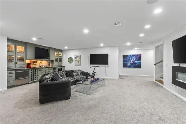 $975,000 | 102 Northwest Hackberry Street, Lee's Summit, MO 64064