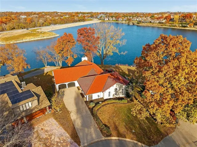 $975,000 | 102 Northwest Hackberry Street, Lee's Summit, MO 64064