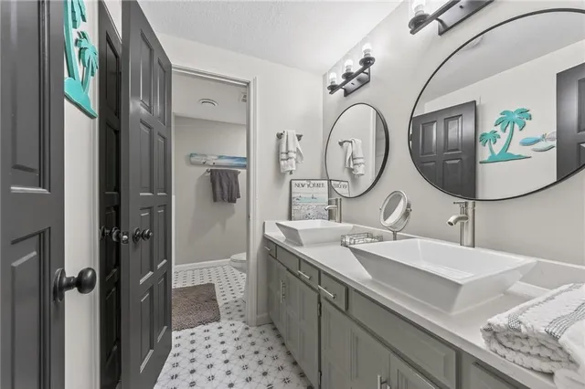 $975,000 | 102 Northwest Hackberry Street, Lee's Summit, MO 64064