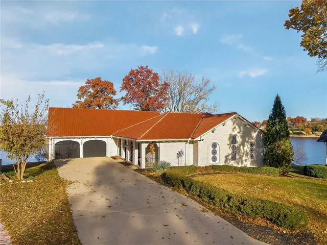 $950,000 | 102 Northwest Hackberry Street, Lee's Summit, MO 64064