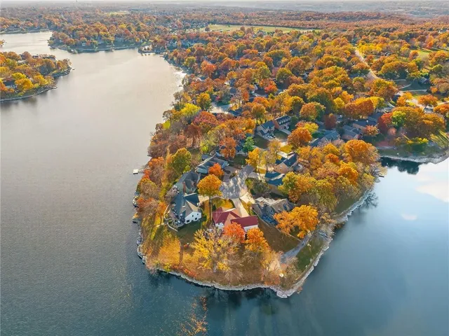 $975,000 | 102 Northwest Hackberry Street, Lee's Summit, MO 64064