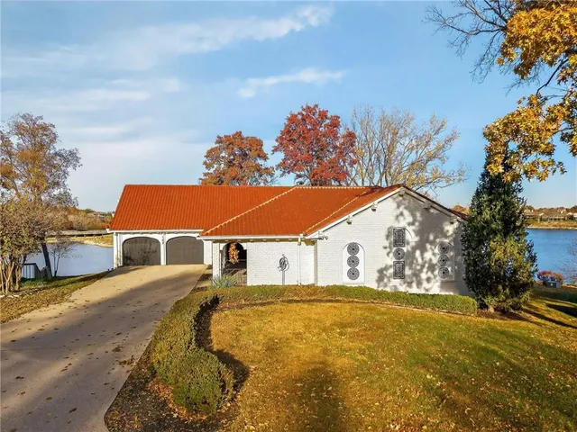 $975,000 | 102 Northwest Hackberry Street, Lee's Summit, MO 64064