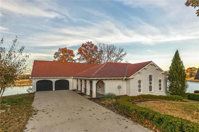 $950,000 | 102 Northwest Hackberry Street, Lee's Summit, MO 64064