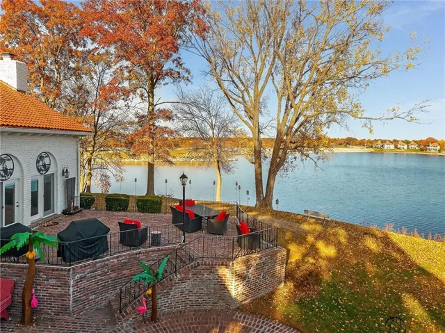 $975,000 | 102 Northwest Hackberry Street, Lee's Summit, MO 64064