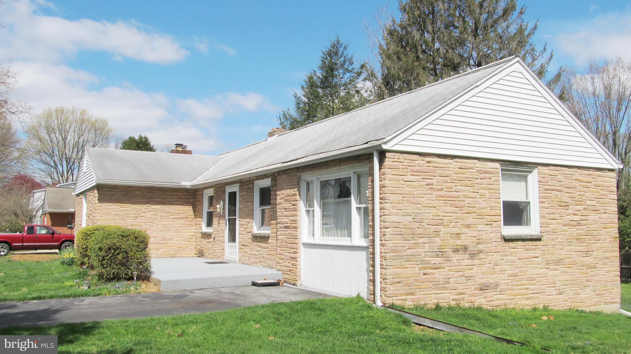 1753 Ridgeview Avenue Lancaster, PA 17603 - Photo 2 of 16 Gallery Image 2