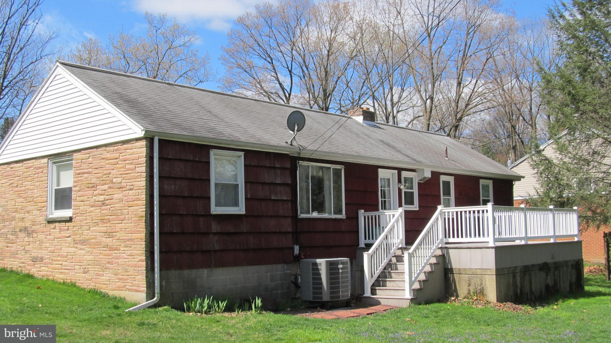 1753 Ridgeview Avenue Lancaster, PA 17603 - Photo 3 of 16 Gallery Image 3