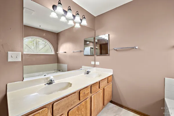 $375,000 | 1266 Fernleaf Drive, Crystal Lake, IL 60014