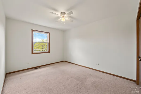 $375,000 | 1266 Fernleaf Drive, Crystal Lake, IL 60014