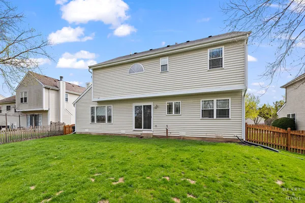 $375,000 | 1266 Fernleaf Drive, Crystal Lake, IL 60014