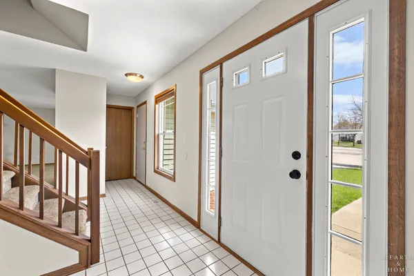 $375,000 | 1266 Fernleaf Drive, Crystal Lake, IL 60014
