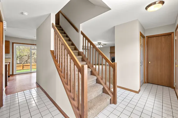 $375,000 | 1266 Fernleaf Drive, Crystal Lake, IL 60014