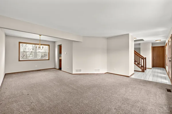 $375,000 | 1266 Fernleaf Drive, Crystal Lake, IL 60014