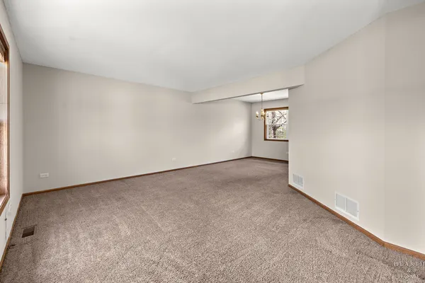 $375,000 | 1266 Fernleaf Drive, Crystal Lake, IL 60014