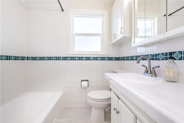 $5,000 | 8330 Glenoaks Boulevard, Sun Valley, CA 91352