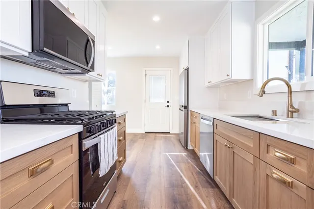 $5,000 | 8330 Glenoaks Boulevard, Sun Valley, CA 91352