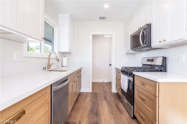 $5,000 | 8330 Glenoaks Boulevard, Sun Valley, CA 91352