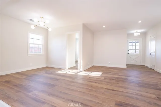 $5,000 | 8330 Glenoaks Boulevard, Sun Valley, CA 91352