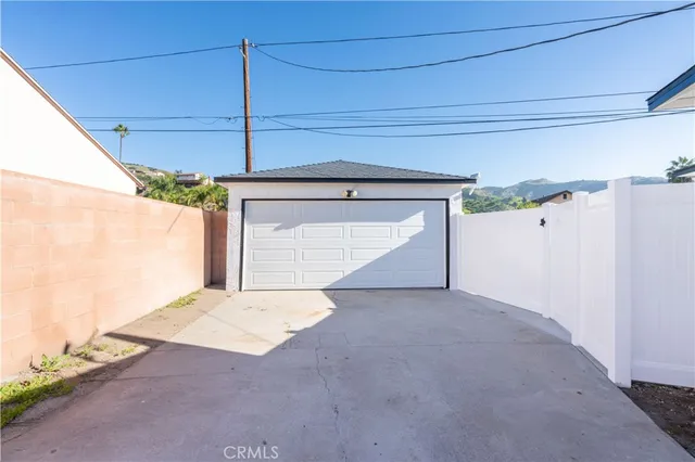 $5,000 | 8330 Glenoaks Boulevard, Sun Valley, CA 91352