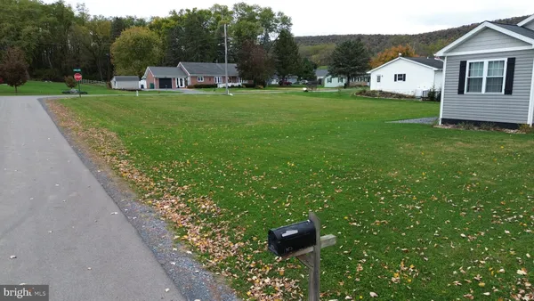 a view of house with backyard