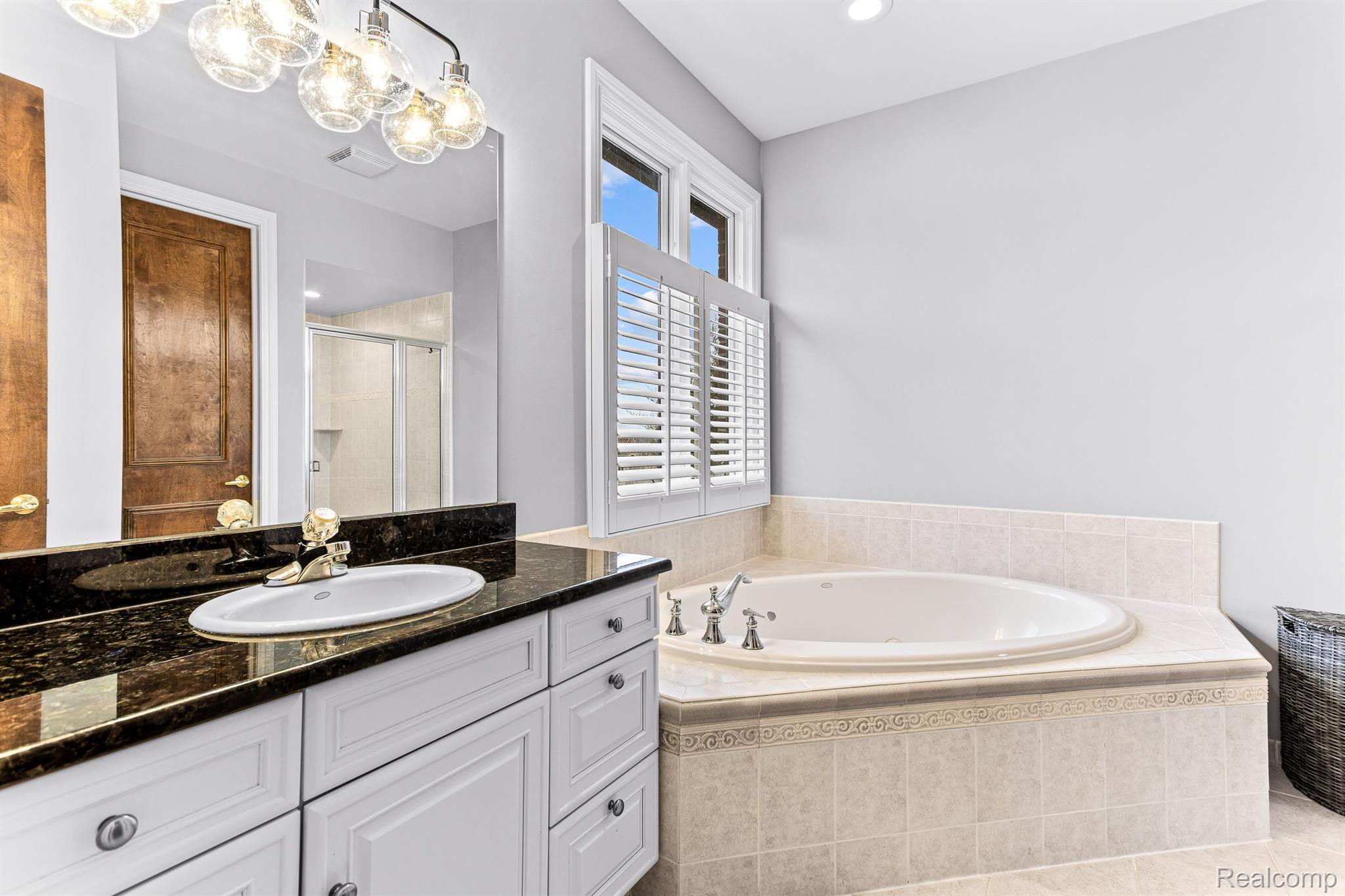 4680 Goodison Pl Drive Rochester, MI 48306 - Photo 22 of 54 Primary bathroom