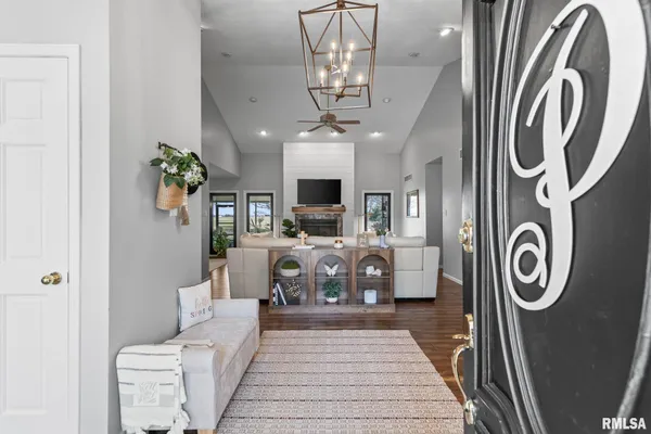 $575,000 | 5930 North Lake Road, Springfield, IL 62711