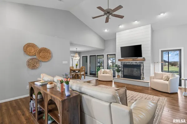 $575,000 | 5930 North Lake Road, Springfield, IL 62711