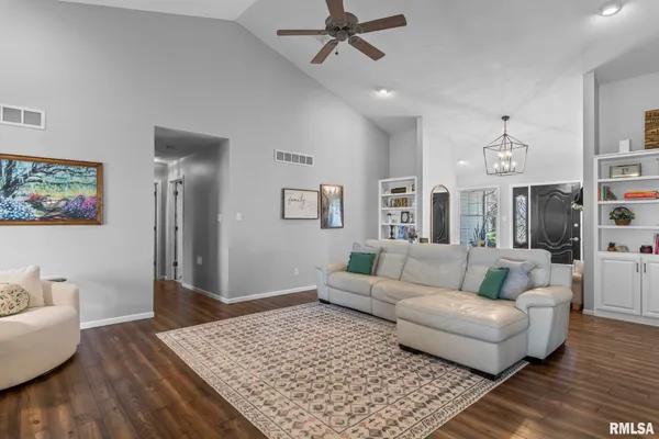 $575,000 | 5930 North Lake Road, Springfield, IL 62711