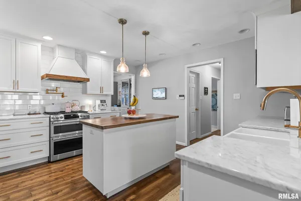 $575,000 | 5930 North Lake Road, Springfield, IL 62711