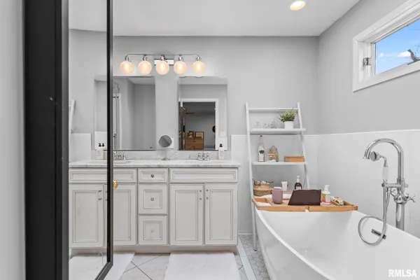 $575,000 | 5930 North Lake Road, Springfield, IL 62711