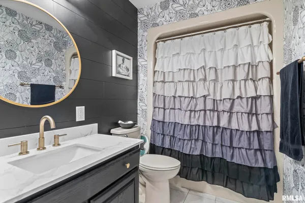 $575,000 | 5930 North Lake Road, Springfield, IL 62711