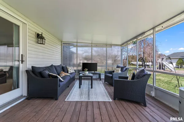 $575,000 | 5930 North Lake Road, Springfield, IL 62711