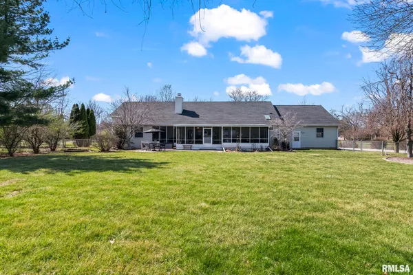 $575,000 | 5930 North Lake Road, Springfield, IL 62711