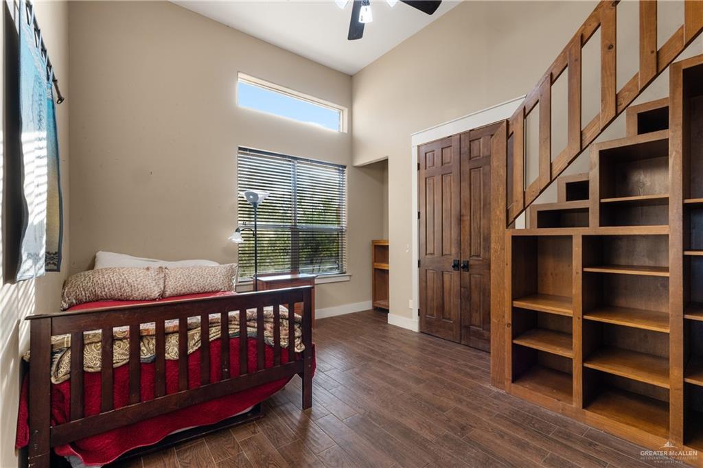 17839 Abd Road Harlingen, TX 78552 - Photo 21 of 38 a bedroom with furniture and a window