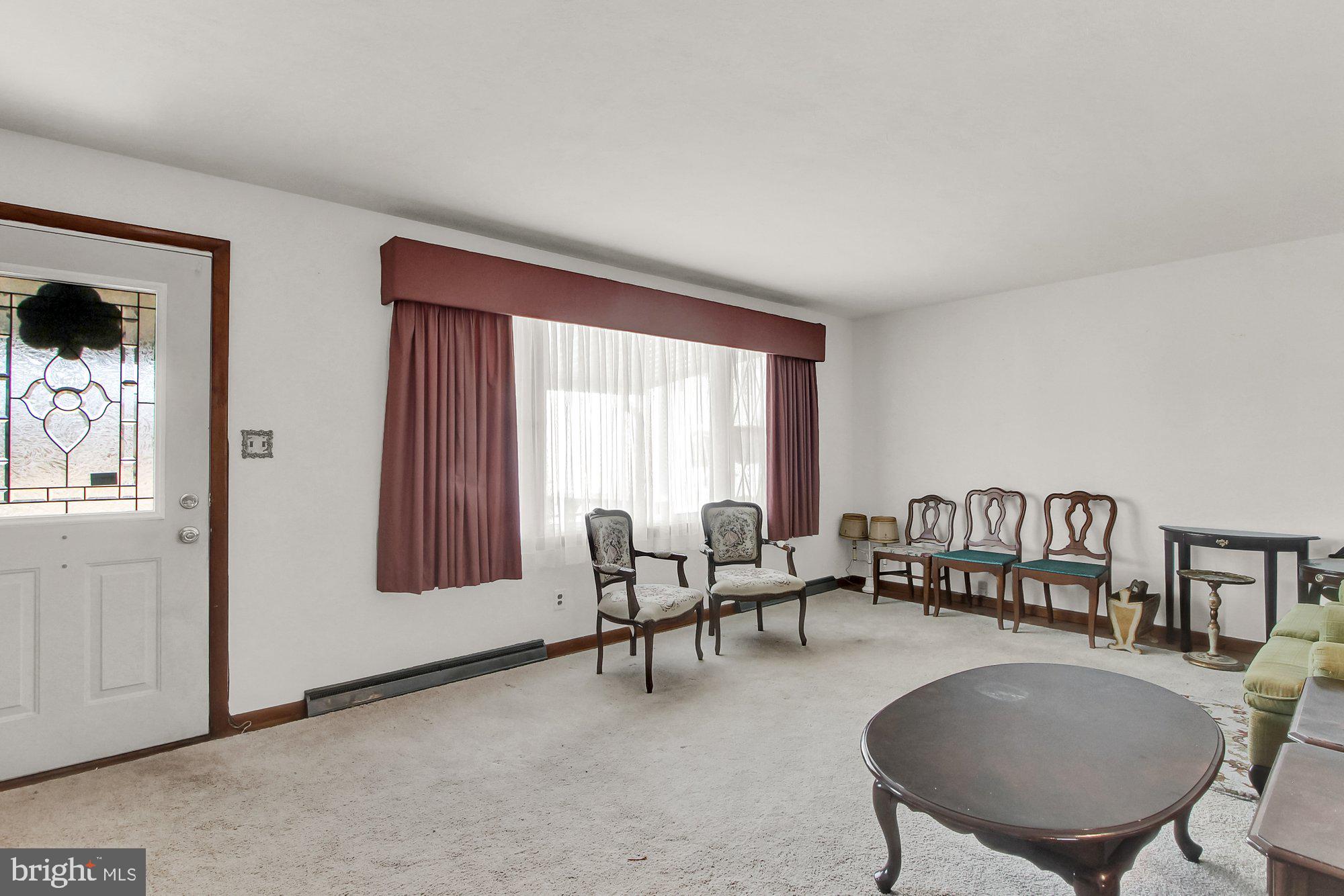 1108 Hanover Road York, PA 17408 - Photo 4 of 27 Gallery Image 4