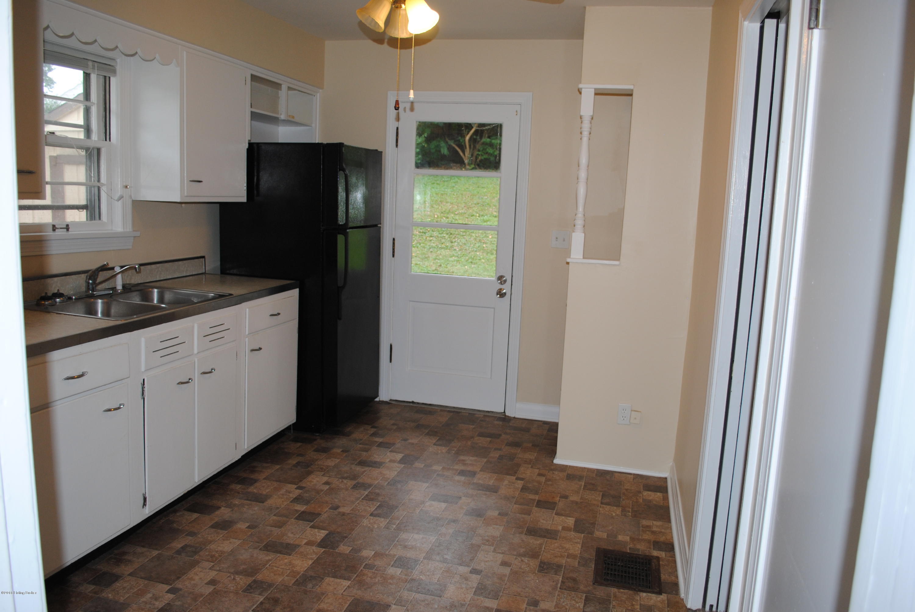 3504 Dell Road Louisville, KY 40299 - Photo 16 of 21 DSC_0017