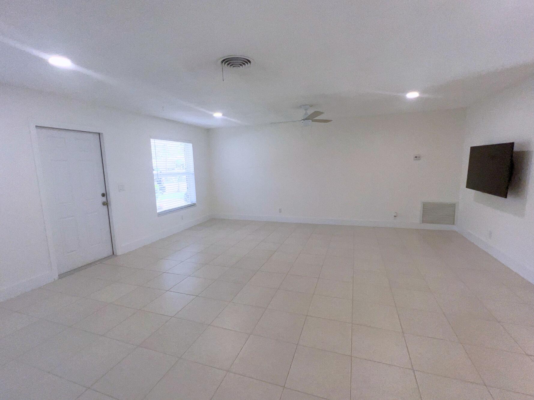 1260 Manor Drive Riviera Beach, FL 33404 - Photo 12 of 56 274