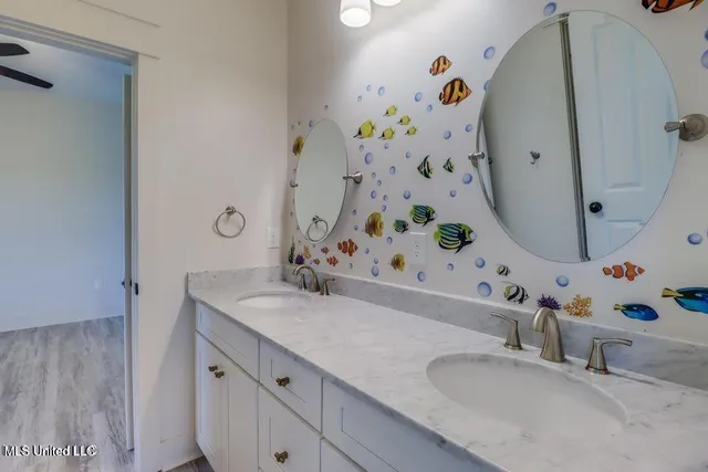 $2,950 | 238 Lovers Lane, Ocean Springs, MS 39564