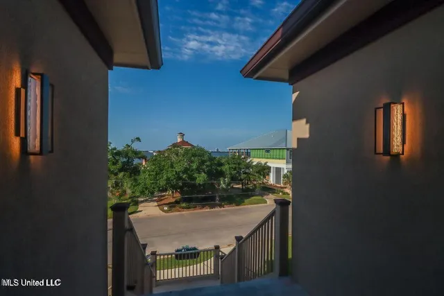 $2,950 | 238 Lovers Lane, Ocean Springs, MS 39564