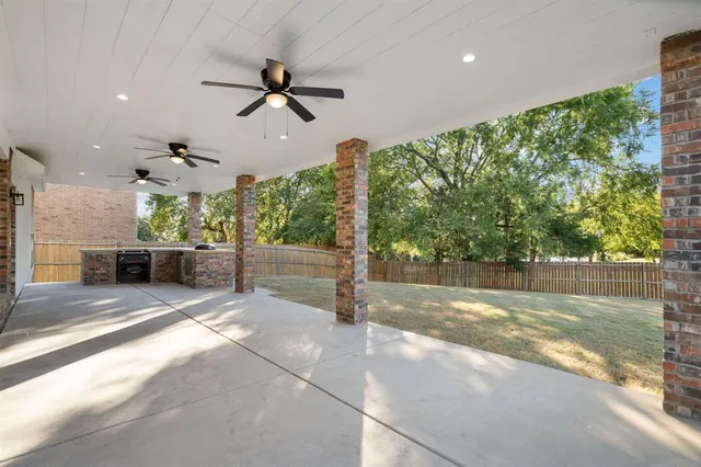 a view of an outdoor kitchen