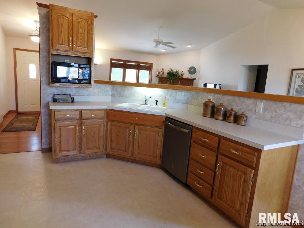 5001 Johanne Court Springfield, IL 62711 - Photo 10 of 27 Gallery Image 10