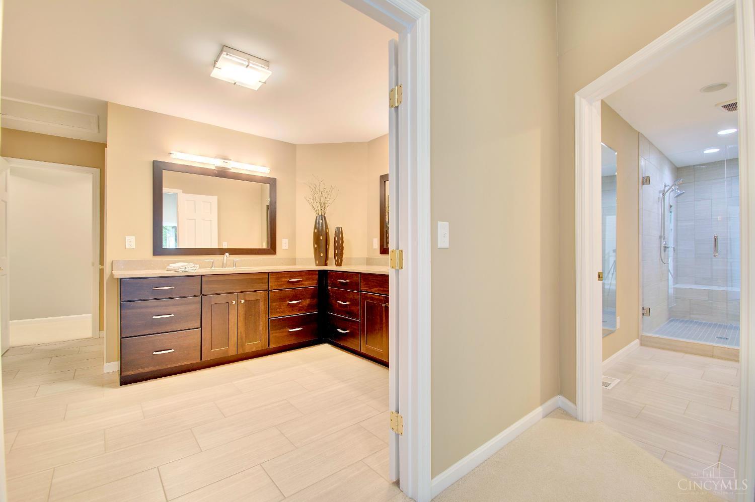 5995 Drake Road Cincinnati, OH 45243 - Photo 29 of 80