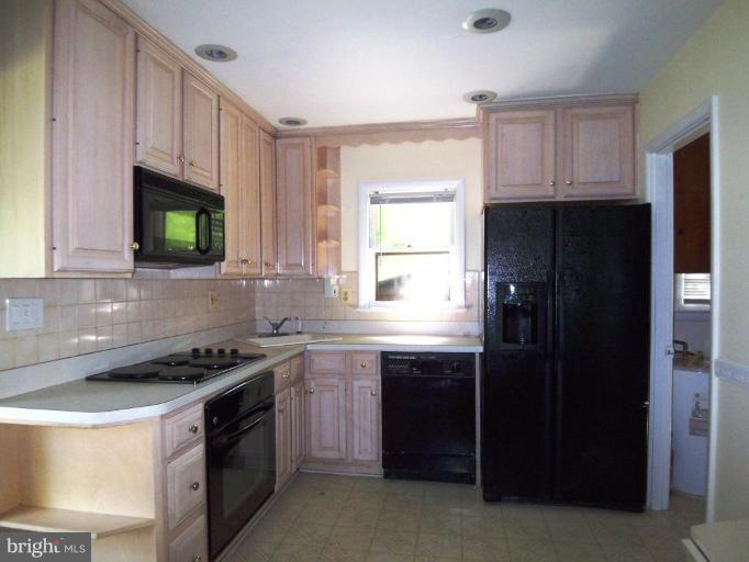 6709 Greenleaf Street Springfield, VA 22150 - Photo 4 of 10 Kitchen