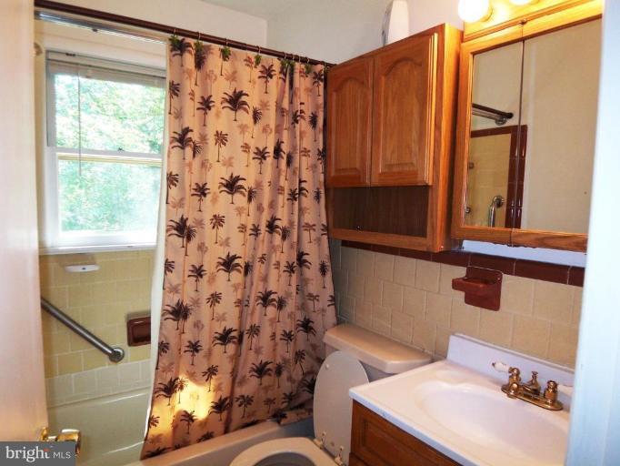 6709 Greenleaf Street Springfield, VA 22150 - Photo 8 of 10 Bath #1