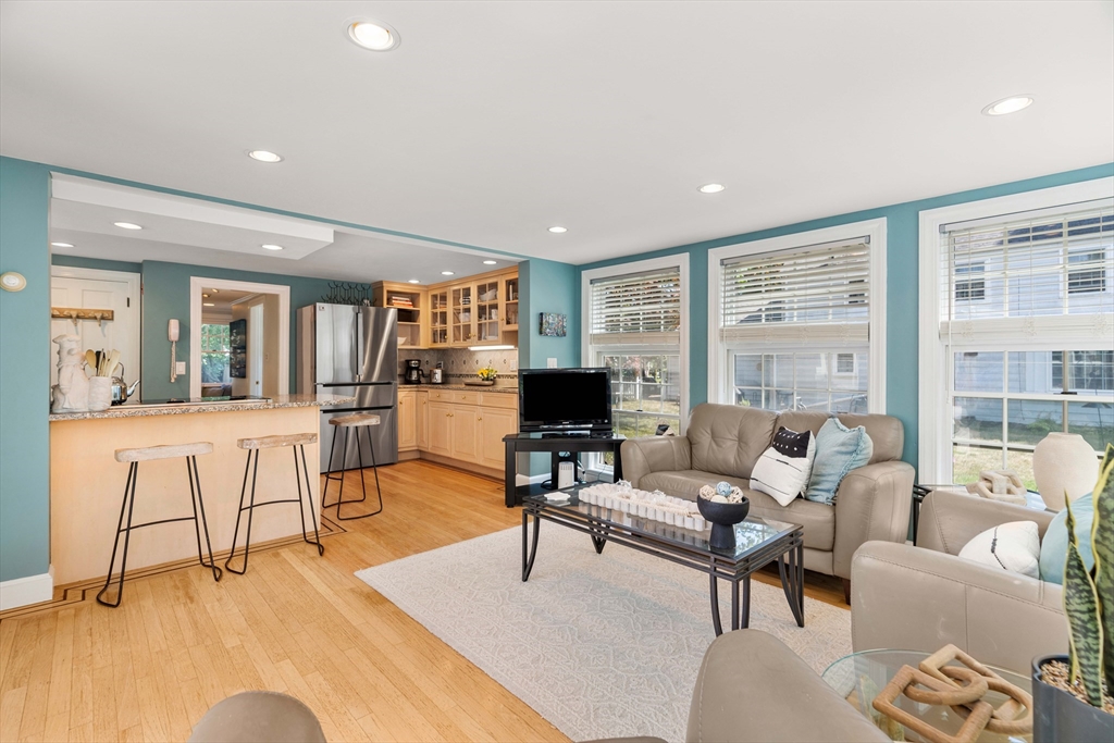 4 Miles Standish Road Marblehead, MA 01945 - Photo 12 of 42 Gallery Image 12