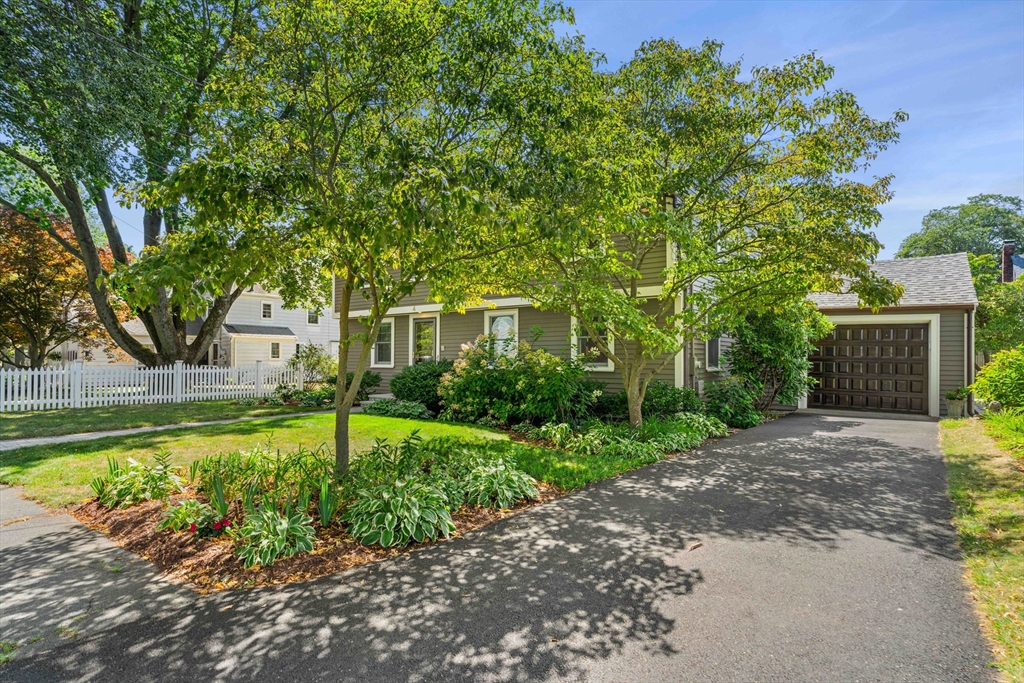 4 Miles Standish Road Marblehead, MA 01945 - Photo 3 of 42 Gallery Image 3