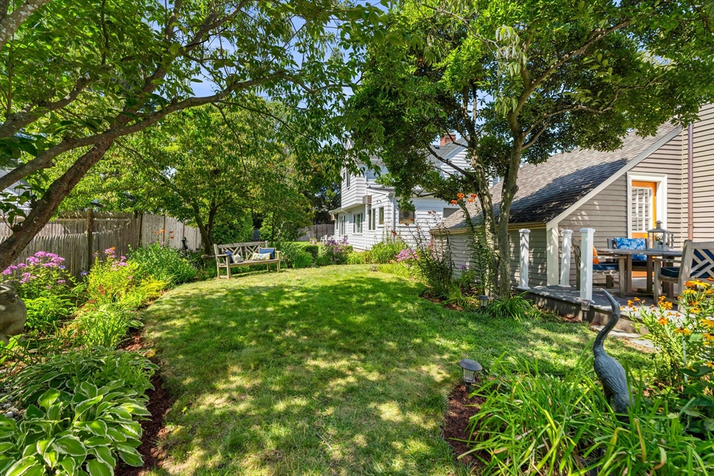 4 Miles Standish Road Marblehead, MA 01945 - Photo 5 of 42 Gallery Image 5
