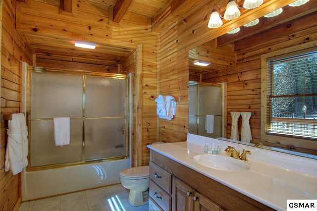 3429 Pebblestone Way Pigeon Forge, TN 37863 - Photo 9 of 17 Bath down