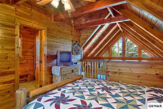 3429 Pebblestone Way Pigeon Forge, TN 37863 - Photo 10 of 17 Bath up