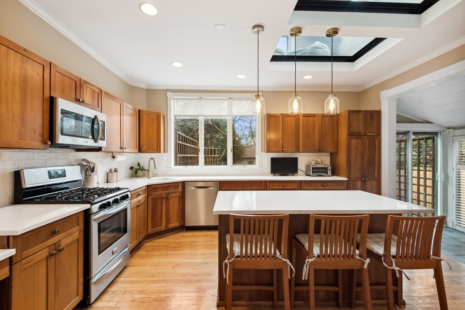 933 Maple Avenue Evanston, IL 60202 - Photo 8 of 30